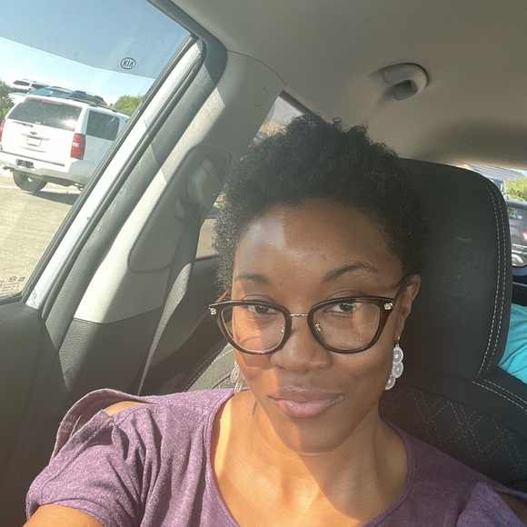 Meet your Posher, Kay - Picture 2 of 5